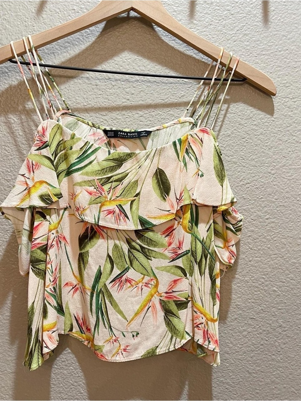 Zara White Tropical Off-Shoulder Floral Crop TopRuffle Size M - Picture 2 of 5